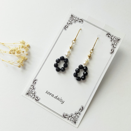 #355ブラックオニキス×淡水パールフックピアス／イヤリング変更可　ハンドメイド 14Kgf オニキス＋パール 天然石 フラワーピアス/イヤリング