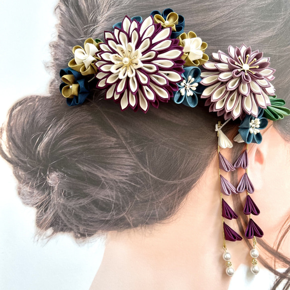 卒業式にも　くすみカラーの絹の菊花の髪飾り 1枚目の画像