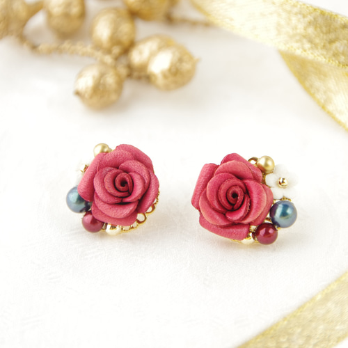 ジュネ 赤い薔薇（バラ）のピアス／イヤリング Rose、レッド、ローズ 