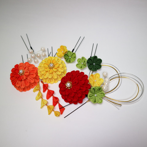 ちりめんダリアの髪飾り】つまみ細工のヘアアクセサリー 成人式 卒業式
