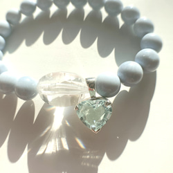 【9-11】ベビーブルーのコモンオパールに、クラシカルな水晶とハートのアクアマリンを合わせた上品ブレスレット 5枚目の画像