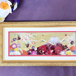 飾り物　額縁　赤富士　縁起物 赤富士 スカーフ スカーフに描かれた縁起物、赤富士の額装です