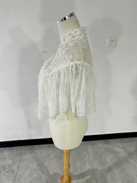 可愛い ケープ マント ウエディングドレス ハイネック 繊細レース　可憐な花刺繍のトップス ボレロ 結婚式/花嫁 2枚目の画像