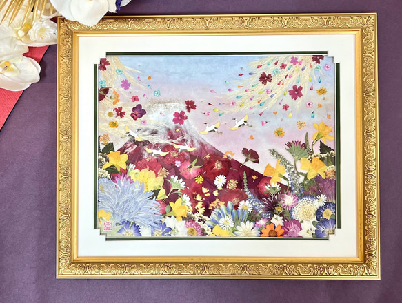 縁起の良い押し花額 お花が乱舞!5羽の鶴がはばたく赤富士アート 縁起の良い押し花額 お花が乱舞!5羽の鶴がはばたく赤富士アート