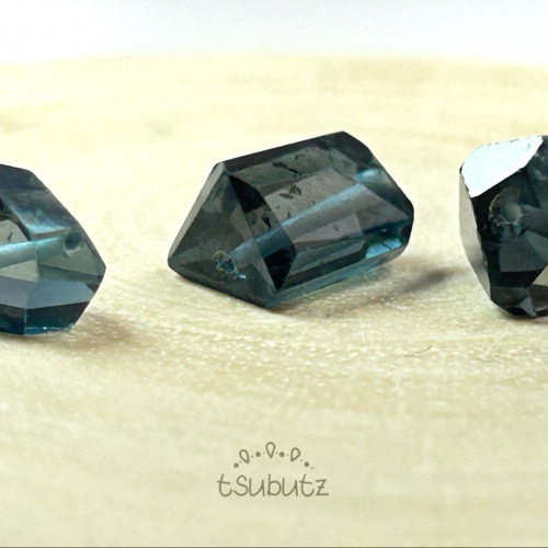 1粒 ロンドンブルートパーズ タンブルカット 5mm×7mm前後 天然石