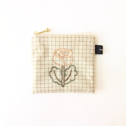 10㎝ファスナー〉アジフライ刺繍ポーチ ポーチ 手刺繍小物