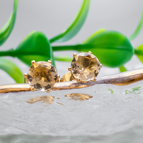 普段使いに シトリン 4mm スタッドピアス ＊Rire＊ 一粒ピアス