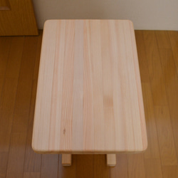 サイドテーブル　コーヒーテーブル　ソファー用　角幅45cm 奥行き30cm 高さ50cm 無垢のヒノキ　コの字型 6枚目の画像