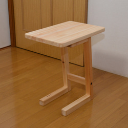 サイドテーブル　コーヒーテーブル　ソファー用　角幅45cm 奥行き30cm 高さ50cm 無垢のヒノキ　コの字型 2枚目の画像