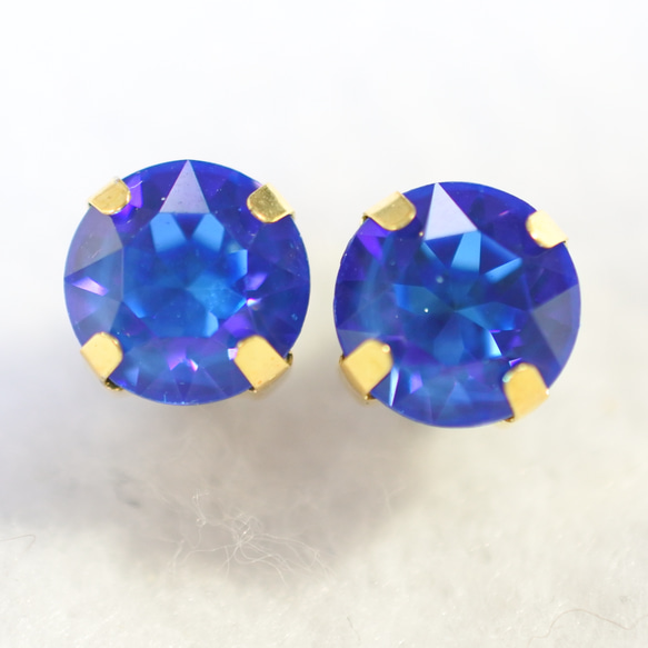 施華洛世奇 Delight Chaton 耳環（8 毫米，寶藍色，鈦柱） 第2張的照片