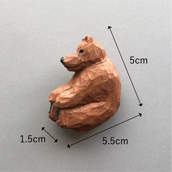木彫りのブローチ【ごきげん熊】 5枚目の画像