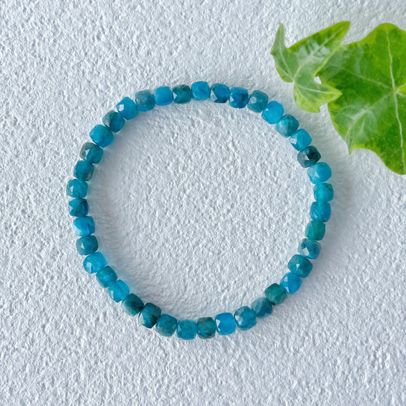 b.129 天然石アメジストとアパタイトのブレスレット・ハンドメイド b.129 天然石アメジストとアパタイトのブレスレット・ハンドメイド