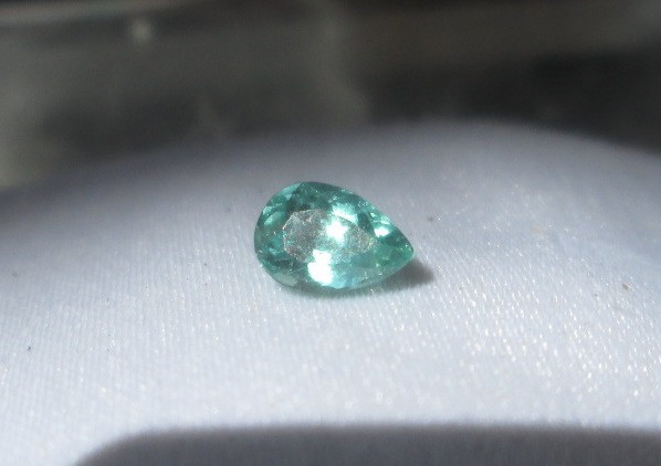 N.2901 上質パライバトルマリン・ルース 0.42Ct バターリャ産 傷なし ネックレスやリングに最適