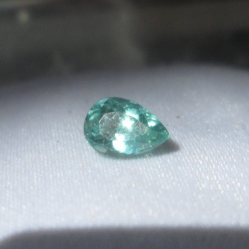 ブラジル産バターリャ鉱山パライバトルマリン0.31ct(中央宝石