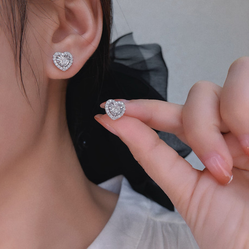 ハート形 天然ダイヤモンドピアスk18 ピアス（スタッド・一粒