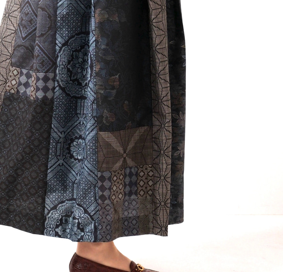 アンティーク大島紬のパッチワークスカート　青茶　裏地付き　着物リメイク 3枚目の画像
