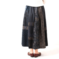 アンティーク大島紬のパッチワークスカート　青茶　裏地付き　着物リメイク 2枚目の画像