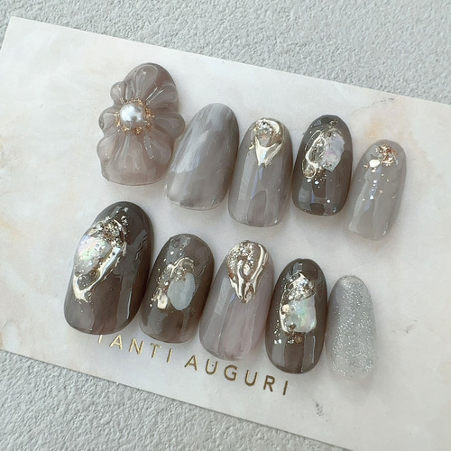 グレー色 ネイルチップ ニュアンス 手作り 花 ぷっくりフラワー