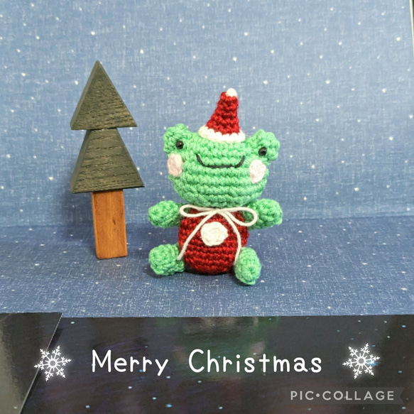 【送料無料】サンタ服を着たかえるのあみぐるみ♡　　　　　　　　　　　　クリスマス　編みぐるみ 1枚目の画像