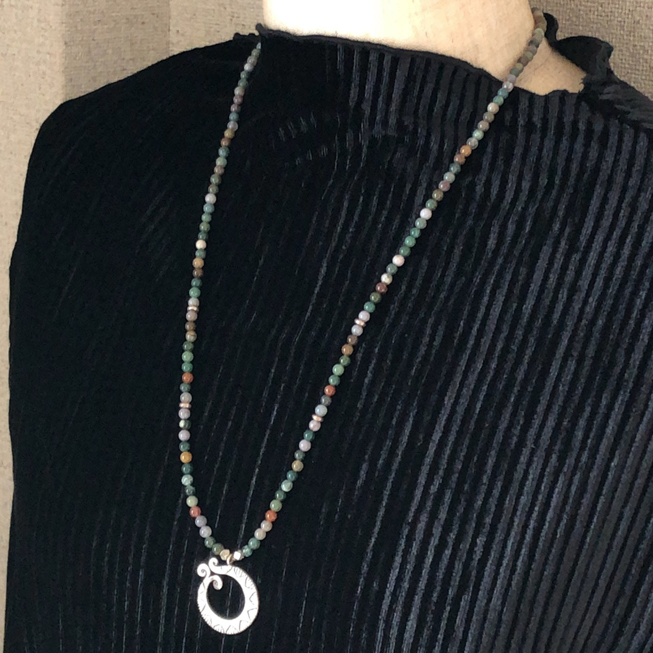 カレンシルバー＆アゲート ロングネックレス