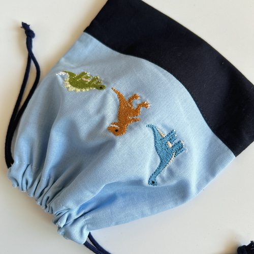 レッスンバッグ ×2  給食袋×2  コップ袋×2  ヌビ　恐竜刺繍 給食袋×2  ×2 レッスンバッグ コップ袋×2  ヌビ　恐竜刺繍