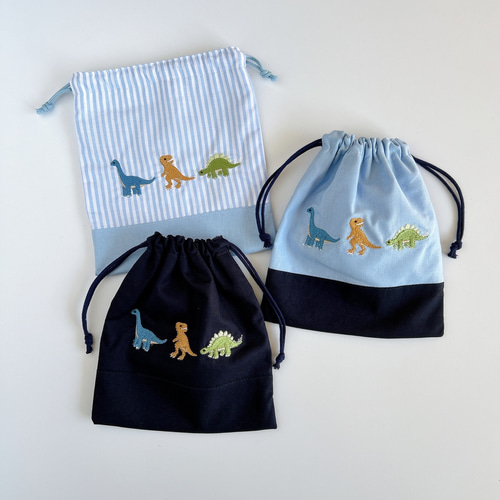 レッスンバッグ ×2  給食袋×2  コップ袋×2  ヌビ　恐竜刺繍 レッスンバッグ ×2 給食袋×2 コップ袋×2 ヌビ 恐竜刺繍 - メルカリ
