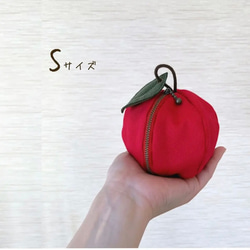 【S】コロンッと赤りんご ファスナーポーチ バッグチャームにも… 1枚目の画像