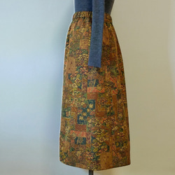 着物リメイク　正絹のセミフレアスカート　色紙に椿 2枚目の画像