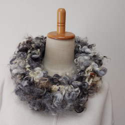 手織り手紡ぎのスヌード　くりくり毛並みのゴッドランド 1枚目の画像