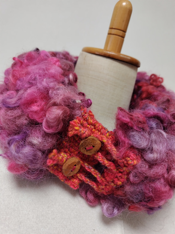 手織り手紡ぎのスヌード　ピンクと赤のイングリッシュラスター 2枚目の画像