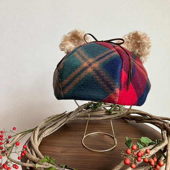 クリスマスカラー　タータンチェックのテディベアベレー帽（くま耳帽子　赤チェック） 1枚目の画像