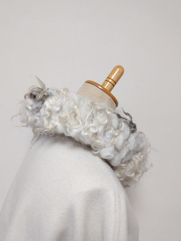 手織り手紡ぎのストール　クリクリ毛並みのゴッドランド・白 4枚目の画像