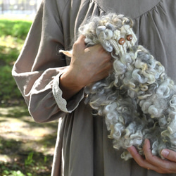 手織り手紡ぎのスヌード　白系のイングリッシュラスター 3枚目の画像