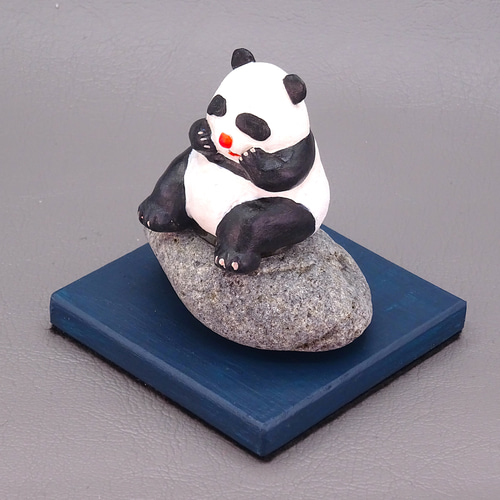 石の上にも三年 パンダ2 その他人形 UKfactory 通販 16919840｜Creema