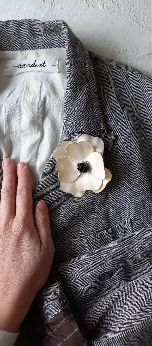 【再販10以上】大きめブローチなアネモネ  (ビーズ刺繍·アンティークライクカラー) 15枚目の画像