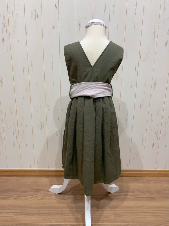 お洋服にもできるおしゃれ着エプロン　コットンリネン　キッズ  カーキ 3枚目の画像