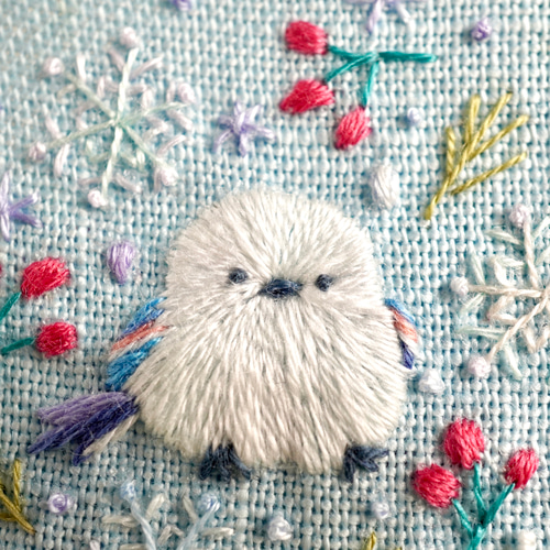 刺繍キット]ふわふわシマエナガ手刺繍飾り キット moha._.moha