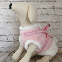 冬用犬猫ハーネス  ベビーピンク　あったかモコモコ襟・裾付き　 1枚目の画像