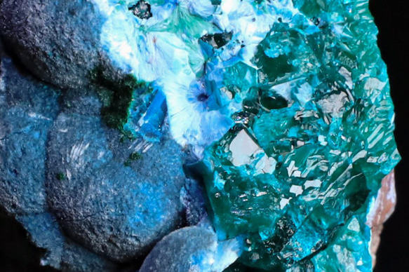 美品✨シャッタカイト＆クォーツ 共生原石 シャッタカイトwithダイオプテーズ 原石 | 原石 | Crystals by