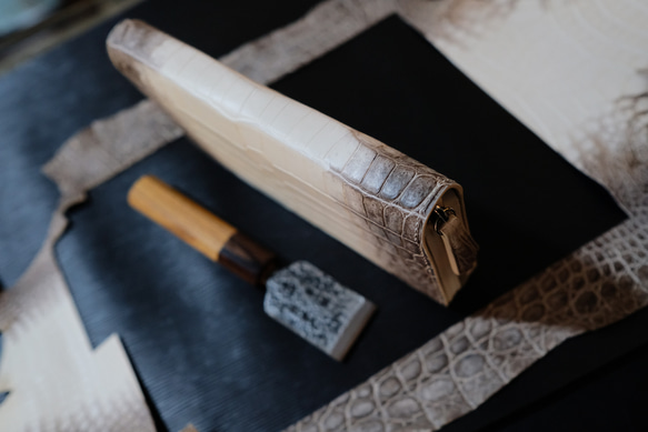 ヒマラヤタロコダイル手作りラウンドファスナー長財布　手縫い手作り長い財布 2枚目の画像