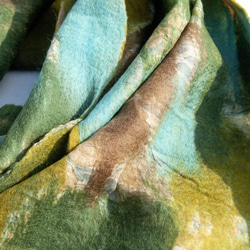 ウールフェルトスカーフ/ウェットフェルトスカーフ/水彩芸術スカーフ/ウールグラデーションスカーフ-グリーンプレーリーメリノ暖かい 16枚目の画像