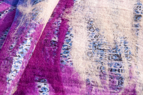 ウールフェルトスカーフ/ウェットフェルトスカーフ/水彩芸術スカーフ/ウールグラデーションスカーフ-グレープパープルフルーツメリノ 5枚目の画像