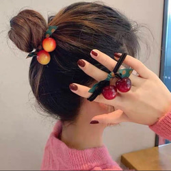 チェリー ヘアゴム 2種類選べる　キラキラ ヘアアレンジ 韓国 サテンフリル 髪留め 髪飾り 4枚目の画像