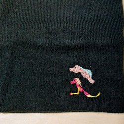 なになる生き物 ネックウォーマー 形1  黒 ブラック ヘアーバンド ニット帽 ビーニー 刺繍 ピンク オリジナル 11枚目の画像