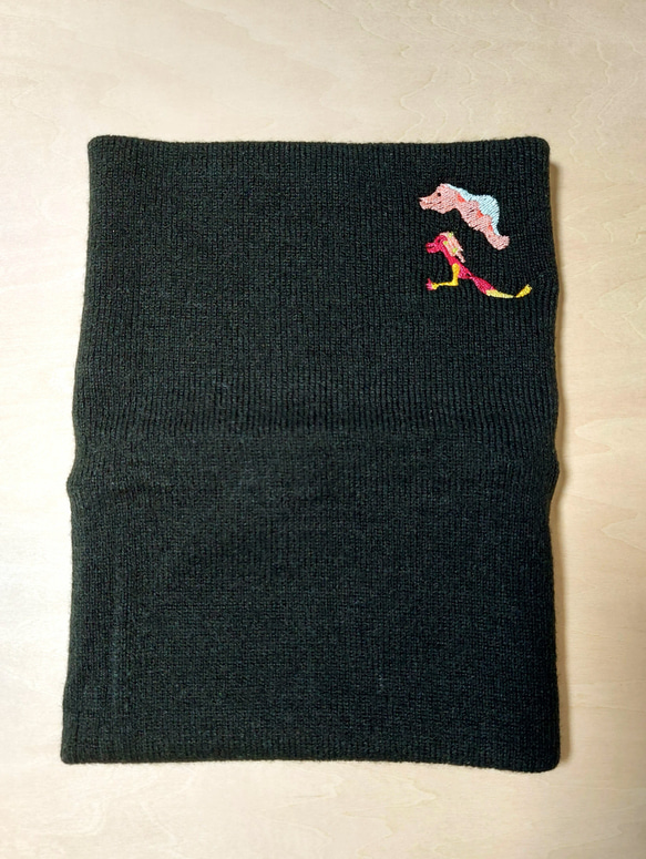 なになる生き物 ネックウォーマー 形1  黒 ブラック ヘアーバンド ニット帽 ビーニー 刺繍 ピンク オリジナル 13枚目の画像