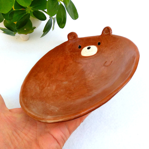 矢板さんのクマとリスの形状の陶器製プレート 取り扱い終了】矢板緑/クマ皿 - BOWKNOT