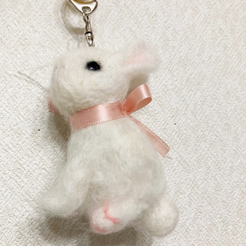 クッションキーホルダー、うさぎフリルフェルト クッションキーホルダー、うさぎフリルフェルト