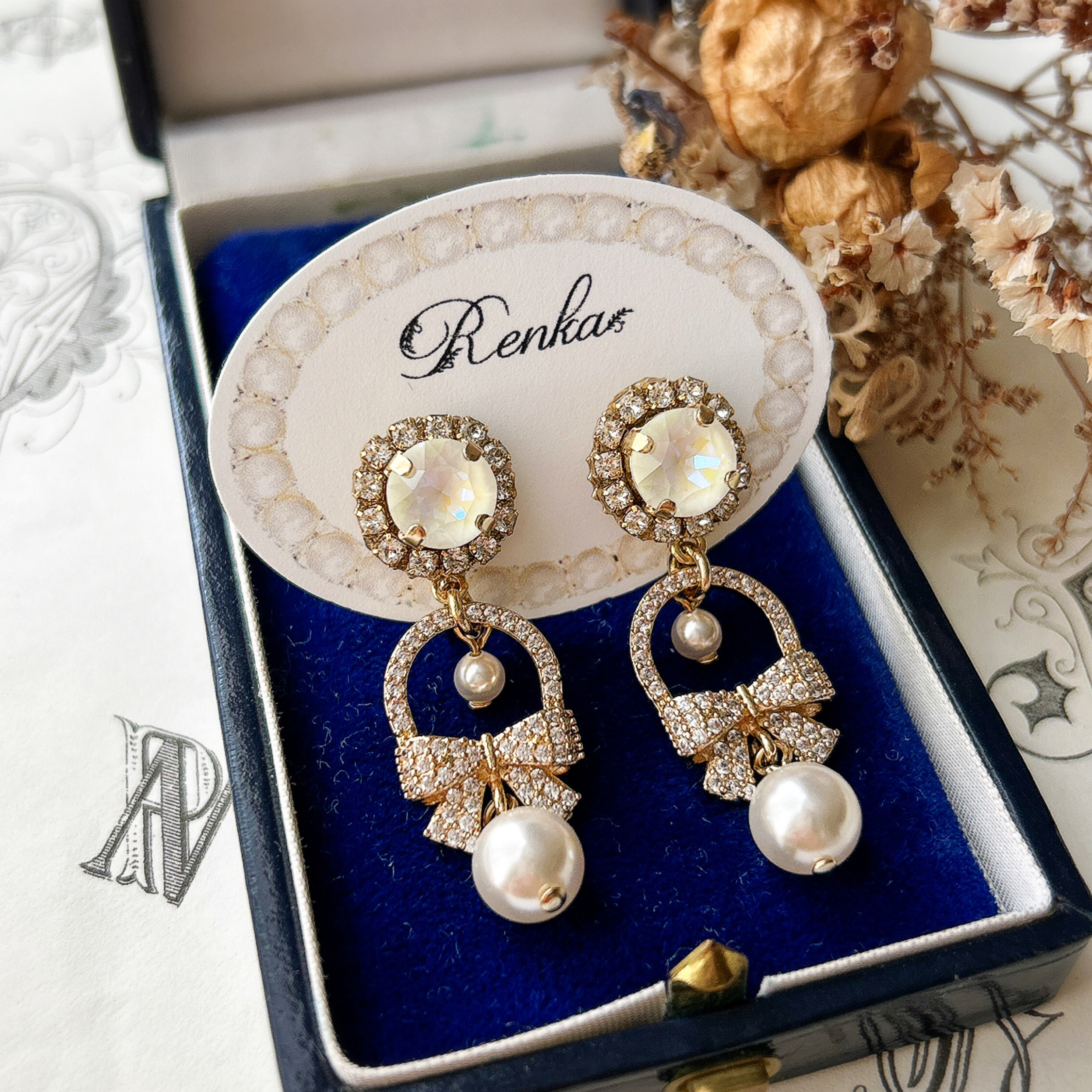 リボンとパールのピアス【スワロフスキー･上品･ウェディング･ブライダル･wedding】{RPG-1020｝