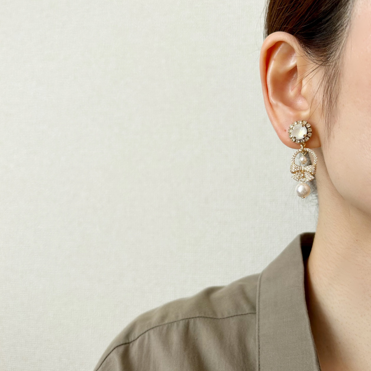 リボンとパールのピアス【スワロフスキー･上品･ウェディング･ブライダル･wedding】{RPG-1020｝