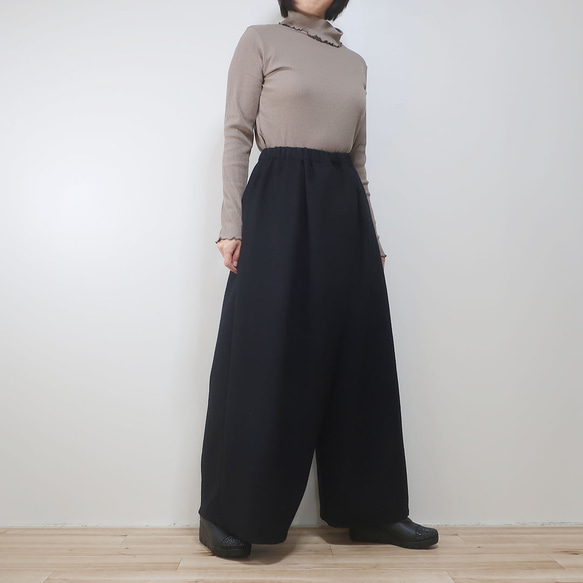 非対称❣大人女子の重なるタック～フロントタックのロングパンツ（ウール／黒色） 2枚目の画像
